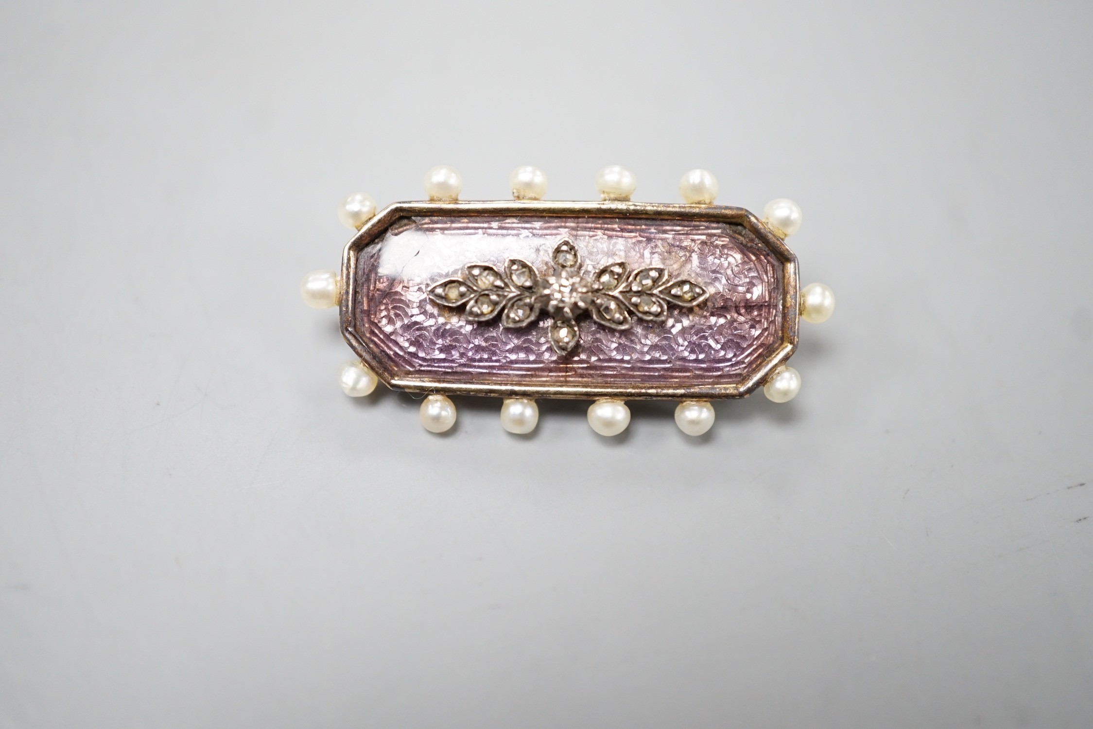 An Edwardian yellow metal, seed pearl, diamond and enamel set brooch, 31m, gross weight 5.4 grams.